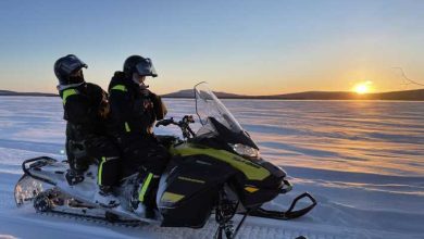 Kiruna: Tour guiada de motos de nieve y suecia Fika Experince